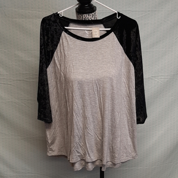 Maurices Tops - Crushed velvet maurice's size 1 tshirt
